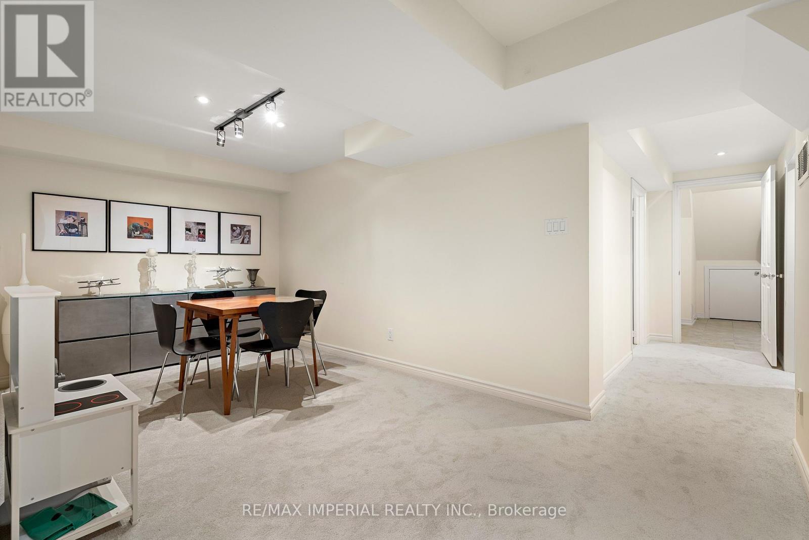 16 Carriage House Court, Richmond Hill, Ontario  L4E 4V3 - Photo 43 - N12908628