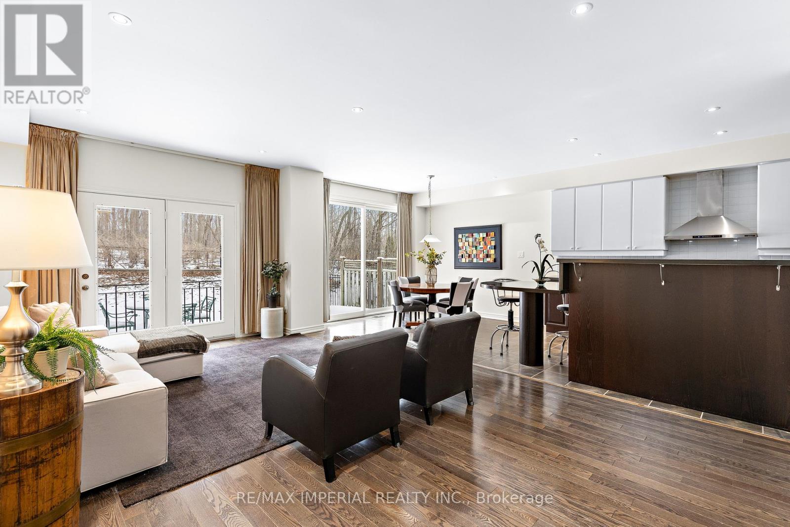 16 Carriage House Court, Richmond Hill, Ontario  L4E 4V3 - Photo 9 - N12908628