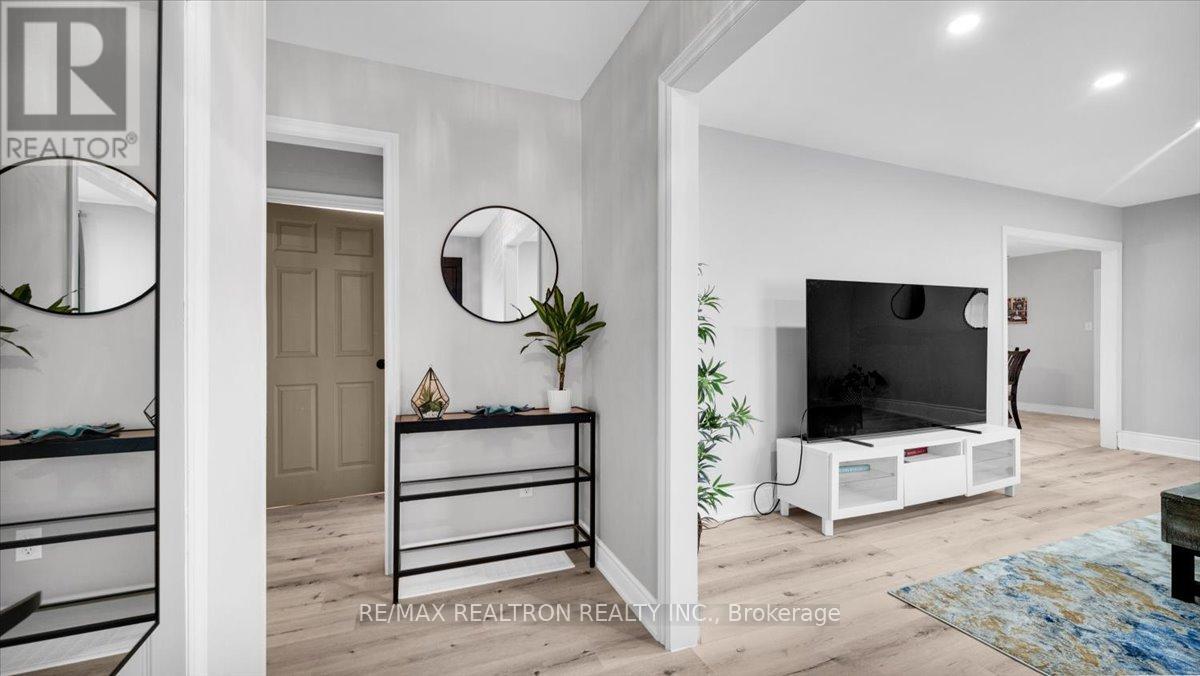 400 Dayfoot Street, New Tecumseth, Ontario  L0G 1A0 - Photo 3 - N12908638