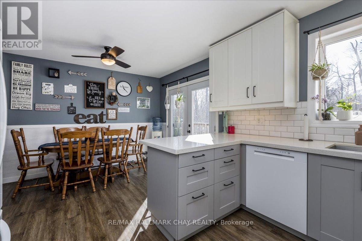 1103 Belle Aire Beach Road, Innisfil, Ontario  L0L 1C0 - Photo 10 - N12908644