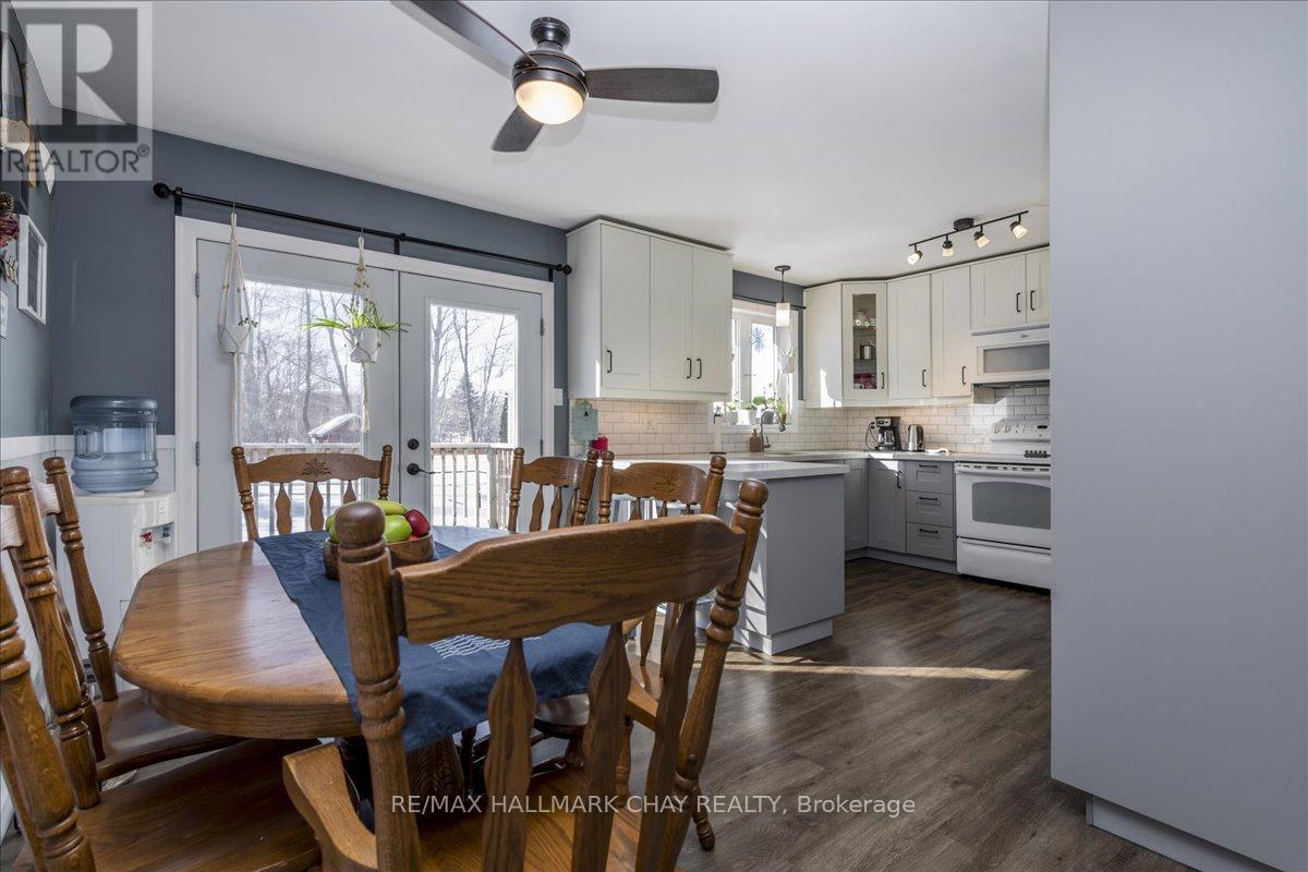 1103 Belle Aire Beach Road, Innisfil, Ontario  L0L 1C0 - Photo 11 - N12908644