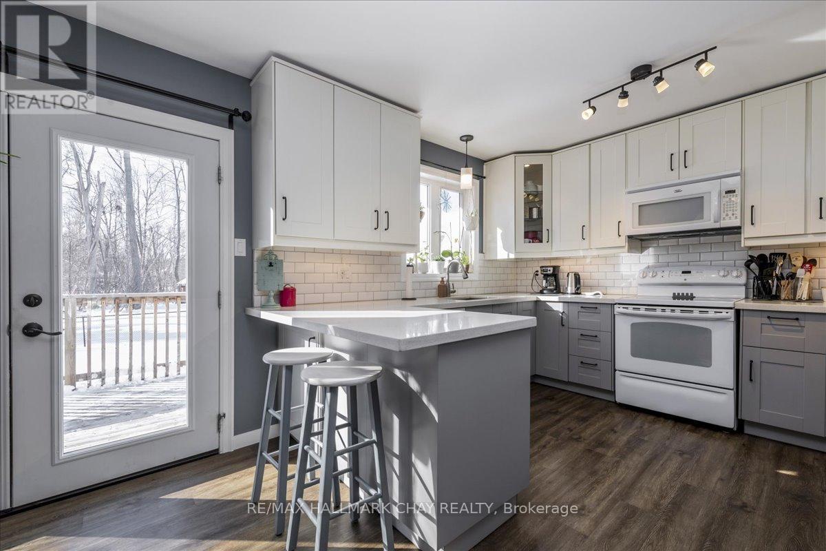 1103 Belle Aire Beach Road, Innisfil, Ontario  L0L 1C0 - Photo 7 - N12908644