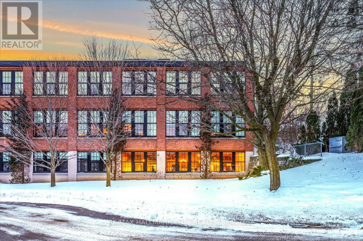 106 - 543 Timothy Street, Newmarket (Central Newmarket), Ontario  L3Y 1R1 - Photo 2 - N12908776