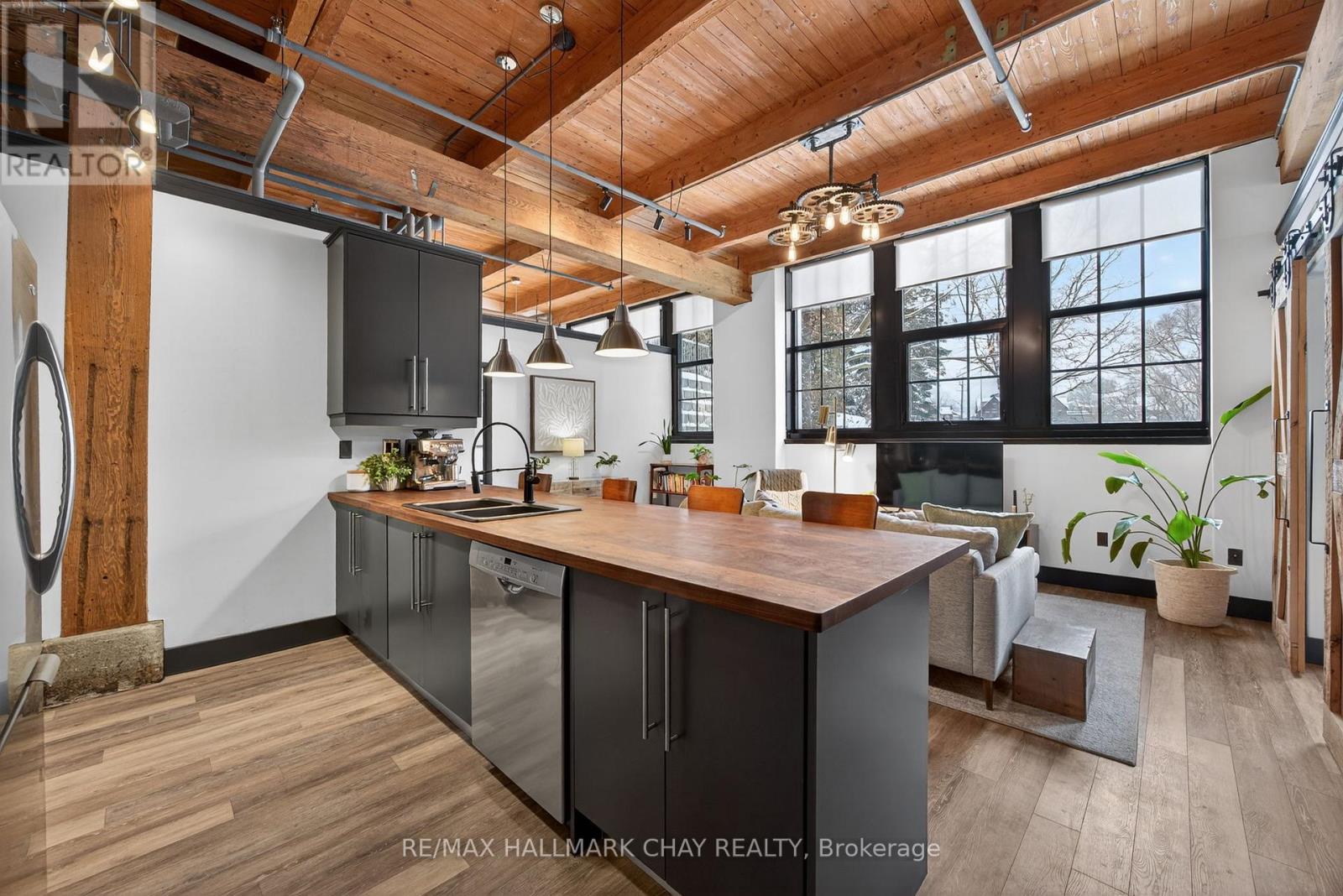 106 - 543 Timothy Street, Newmarket (Central Newmarket), Ontario  L3Y 1R1 - Photo 3 - N12908776