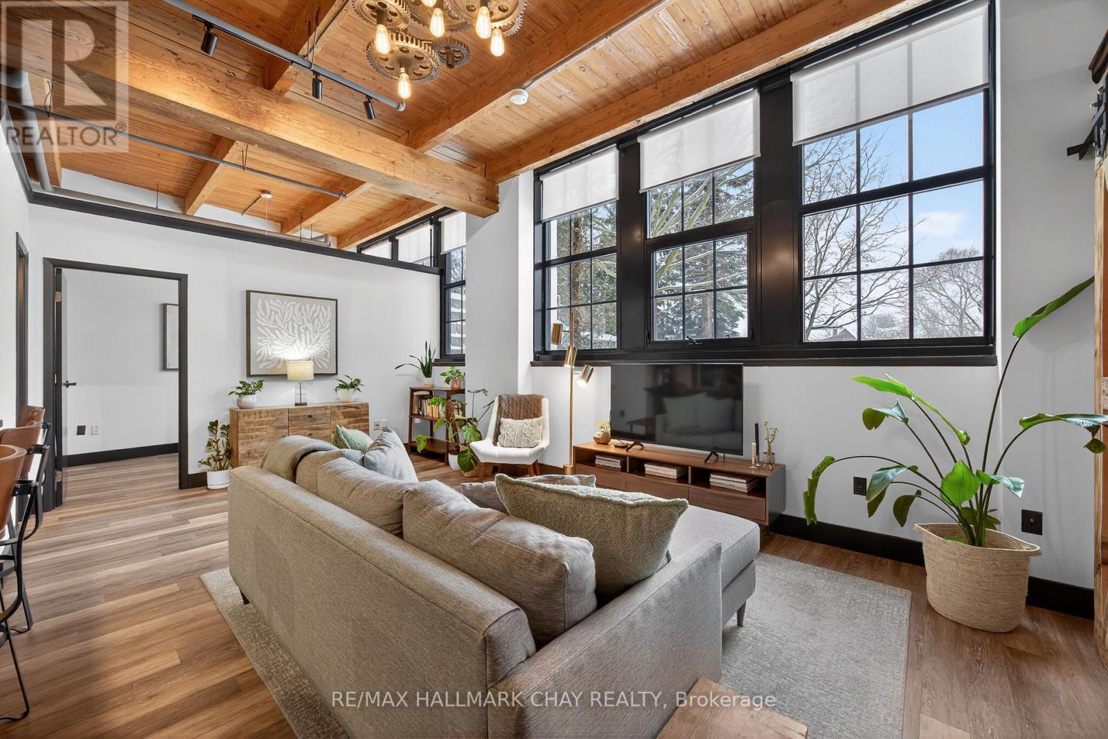 106 - 543 Timothy Street, Newmarket (Central Newmarket), Ontario  L3Y 1R1 - Photo 5 - N12908776