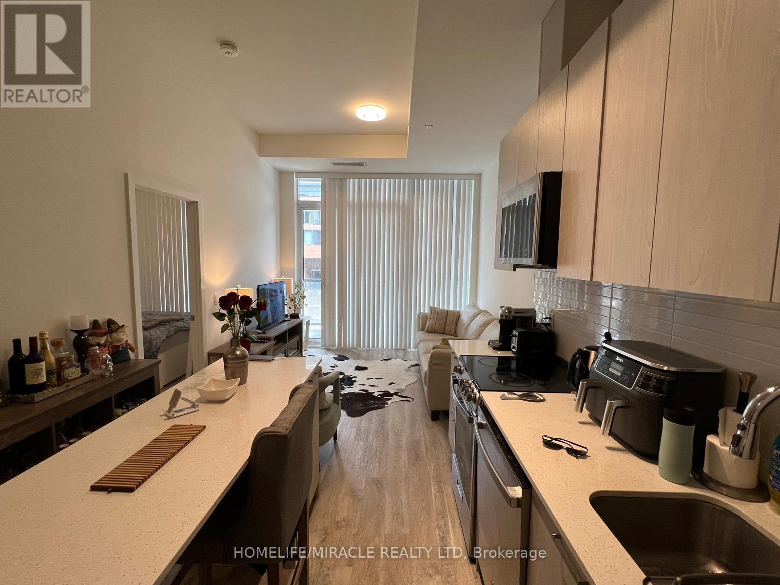 103 - 185 Deerfield Road, Newmarket (Central Newmarket), Ontario  L3Y 0G7 - Photo 2 - N12908778