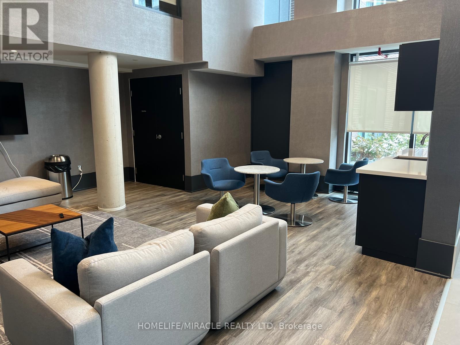 103 - 185 Deerfield Road, Newmarket (Central Newmarket), Ontario  L3Y 0G7 - Photo 37 - N12908778