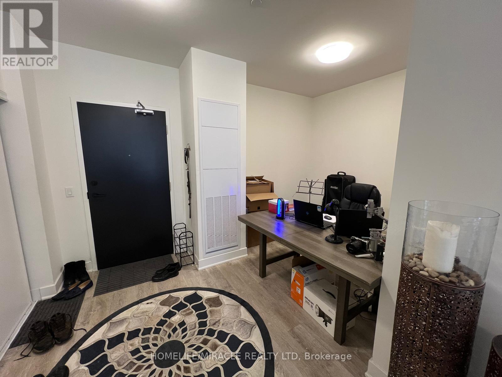 103 - 185 Deerfield Road, Newmarket (Central Newmarket), Ontario  L3Y 0G7 - Photo 6 - N12908778