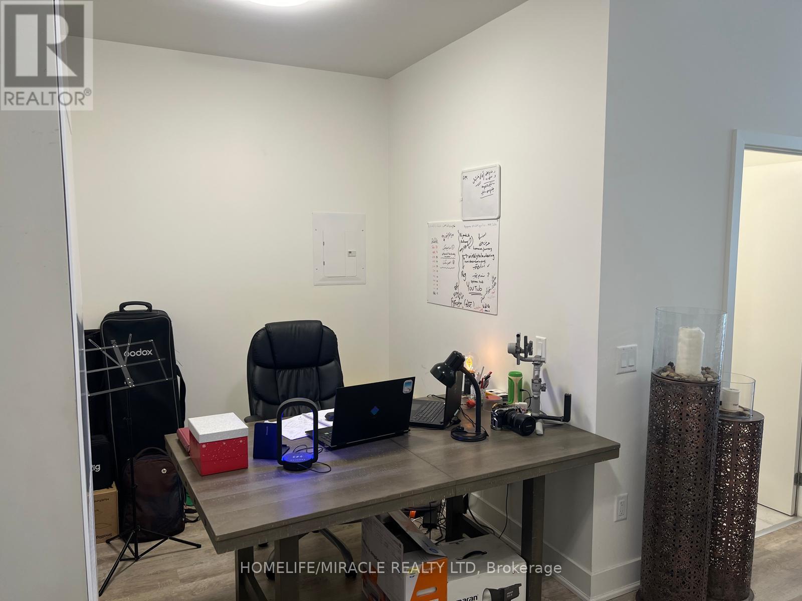 103 - 185 Deerfield Road, Newmarket (Central Newmarket), Ontario  L3Y 0G7 - Photo 7 - N12908778