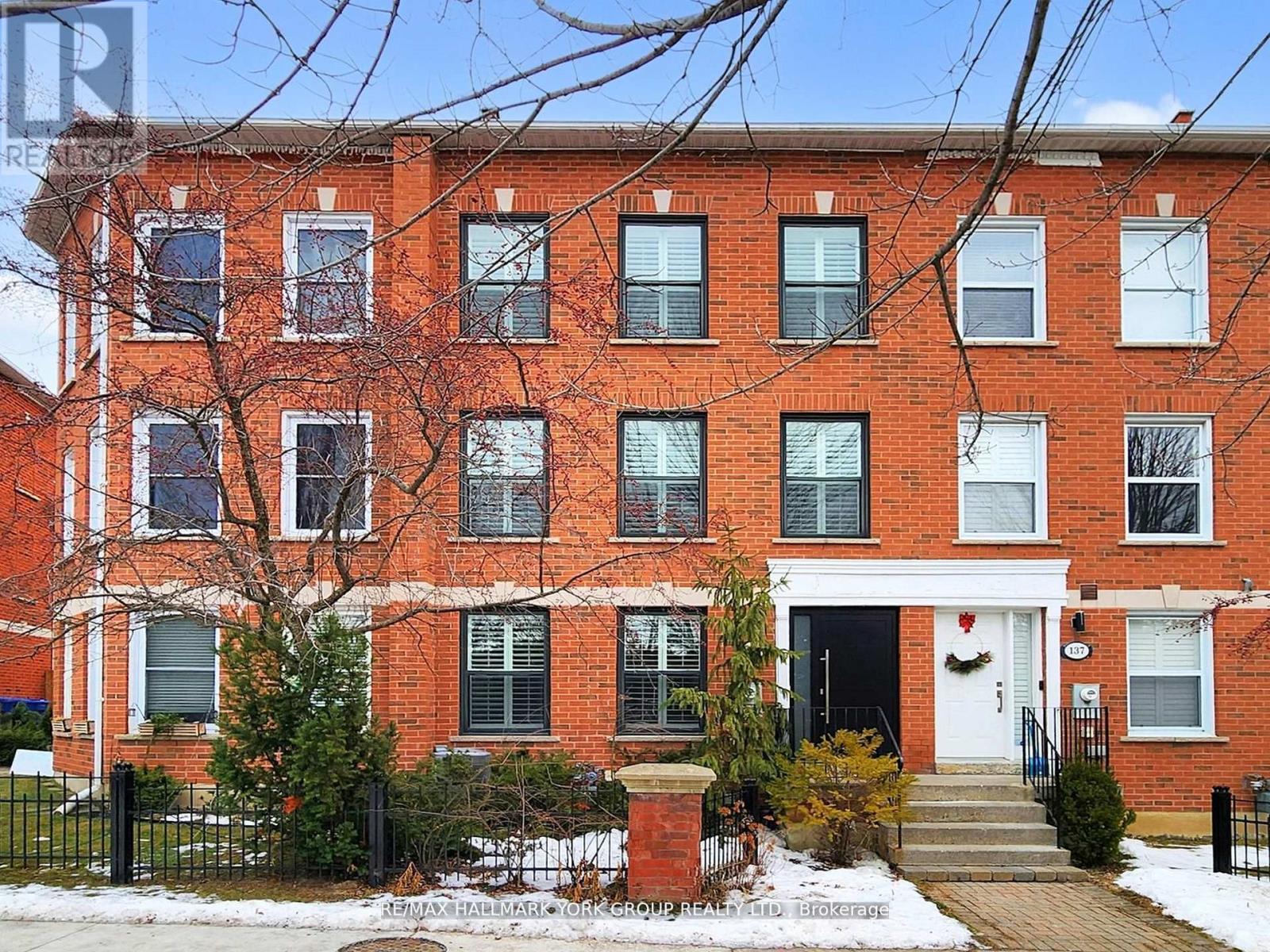 139 John West Way, Aurora (Bayview Wellington), Ontario  L4G 7E3 - Photo 3 - N12908808