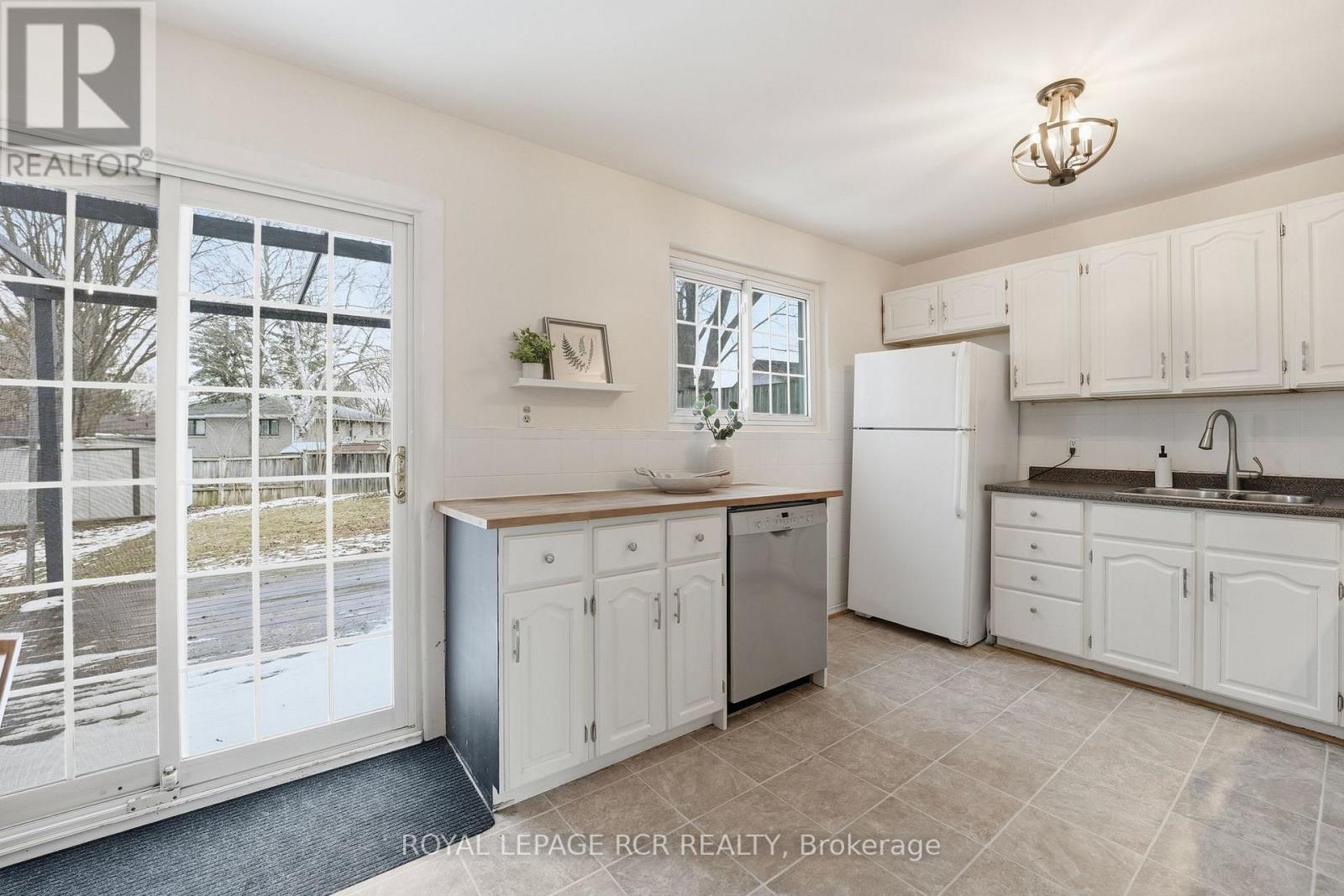 812 Greenfield Crescent, Newmarket, Ontario  L3Y 3B3 - Photo 10 - N12908822