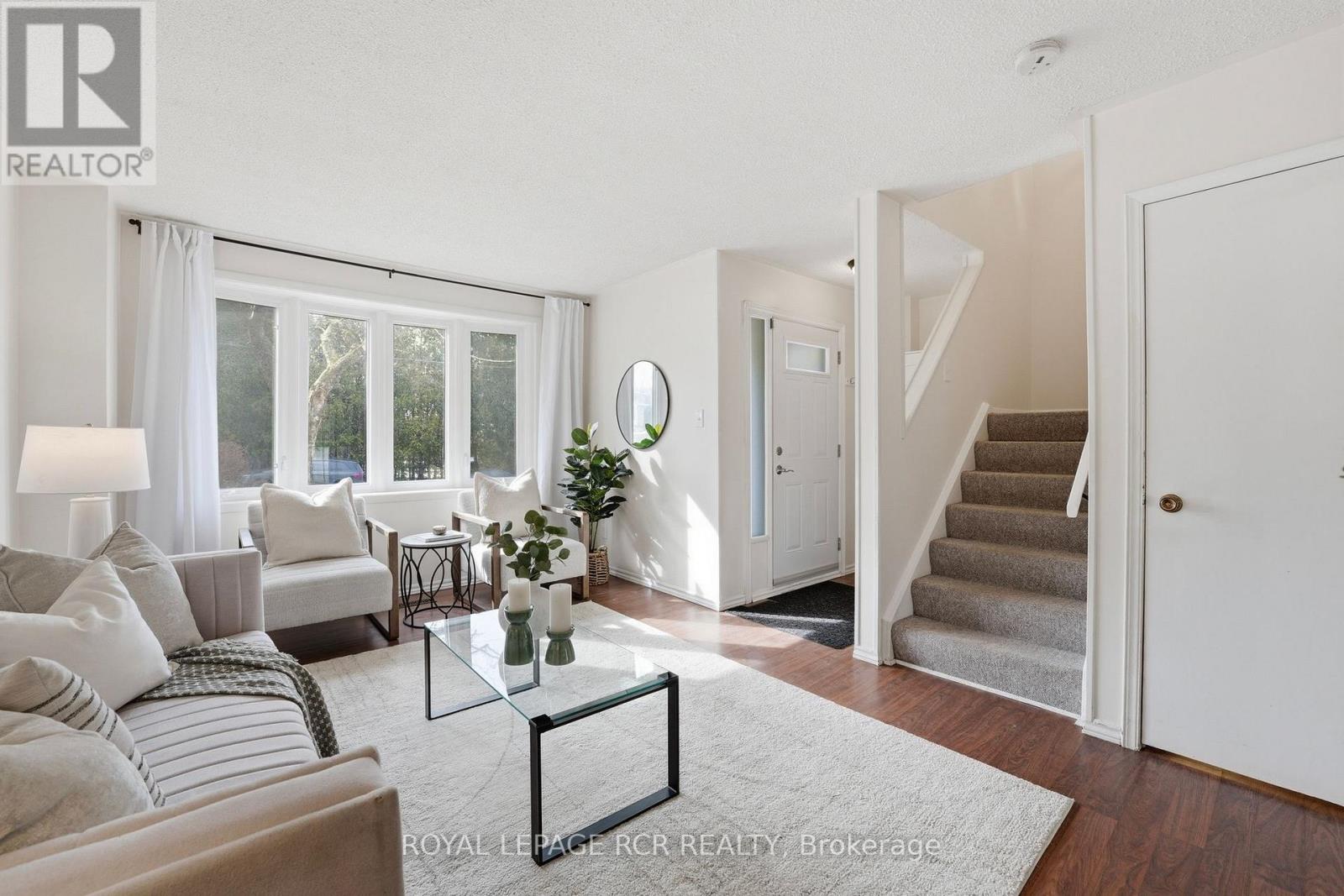 812 Greenfield Crescent, Newmarket, Ontario  L3Y 3B3 - Photo 5 - N12908822