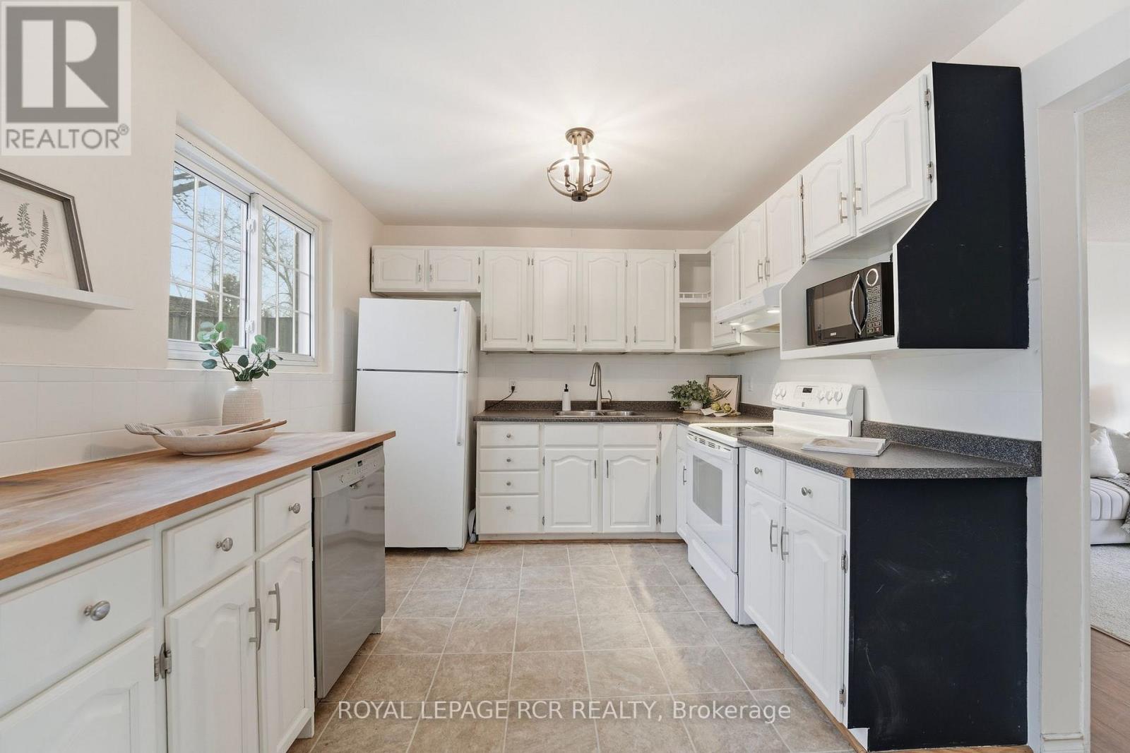 812 Greenfield Crescent, Newmarket, Ontario  L3Y 3B3 - Photo 9 - N12908822