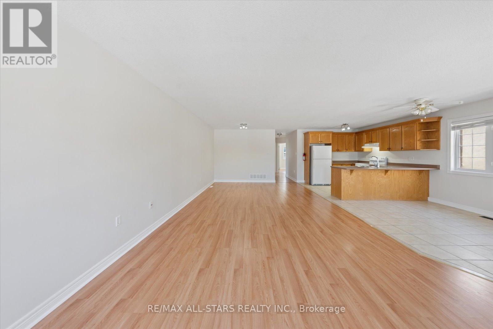 4 Smith Street, Bradford West Gwillimbury, Ontario  L3Z 3C9 - Photo 10 - N12908840