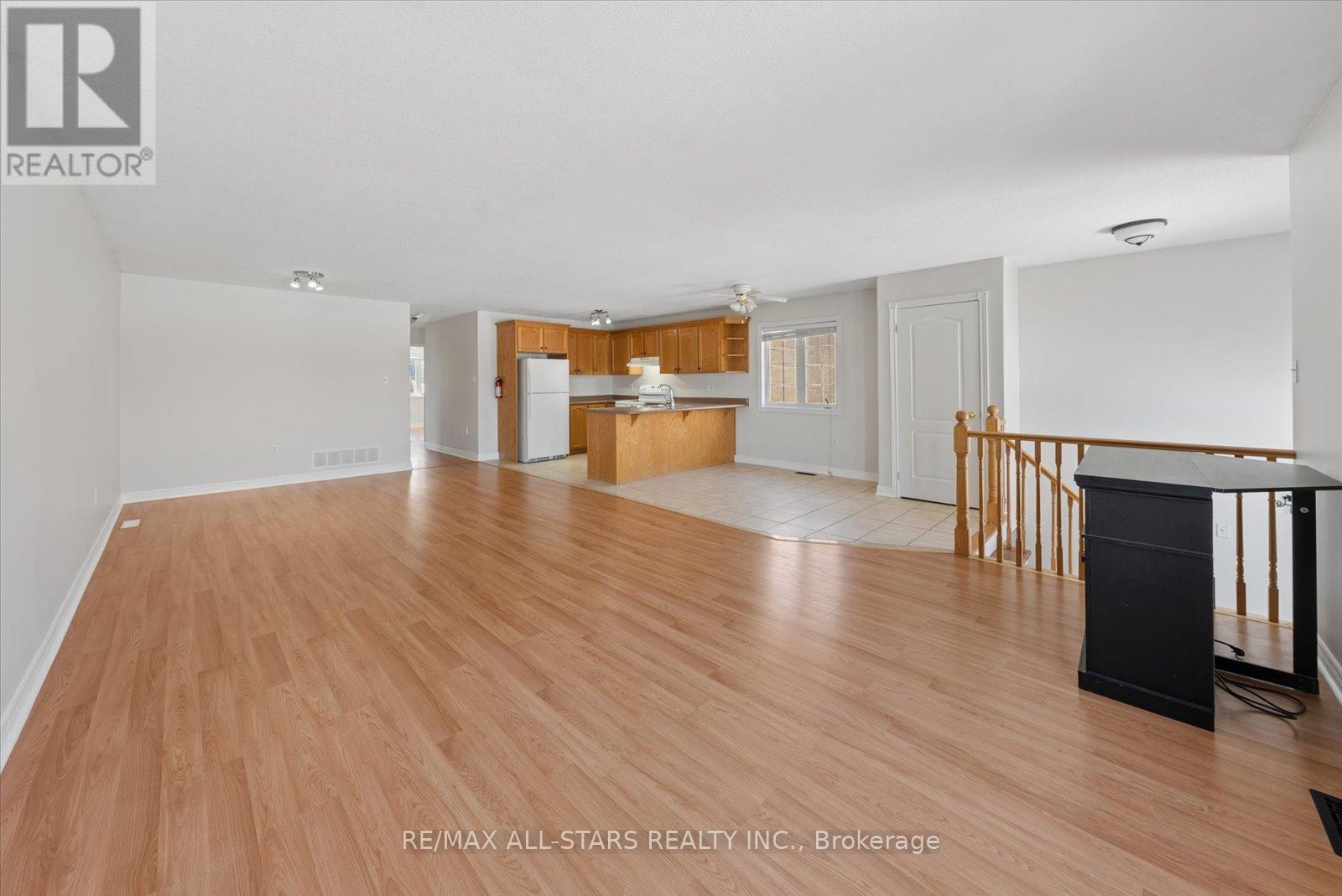 4 Smith Street, Bradford West Gwillimbury, Ontario  L3Z 3C9 - Photo 11 - N12908840