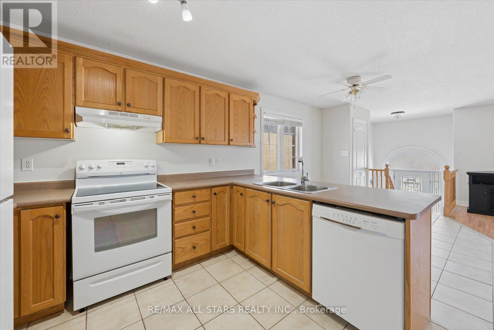 4 Smith Street, Bradford West Gwillimbury, Ontario  L3Z 3C9 - Photo 17 - N12908840