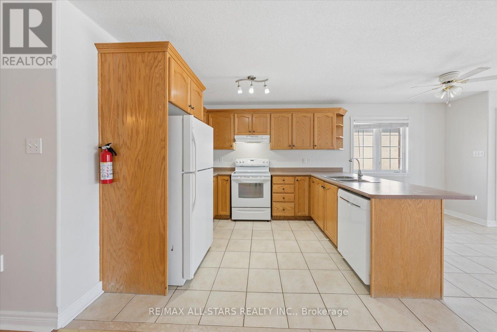 4 Smith Street, Bradford West Gwillimbury, Ontario  L3Z 3C9 - Photo 18 - N12908840