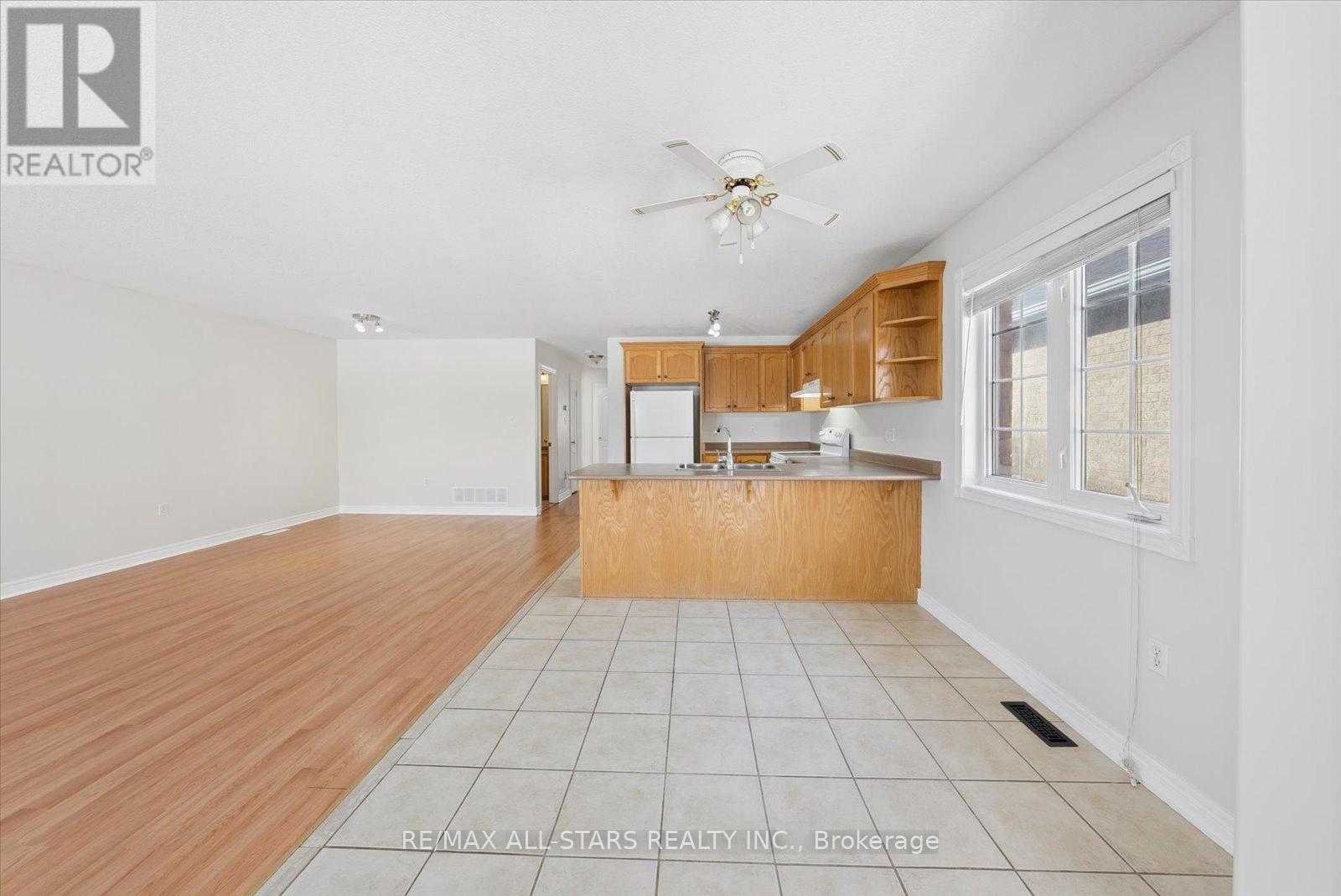 4 Smith Street, Bradford West Gwillimbury, Ontario  L3Z 3C9 - Photo 20 - N12908840