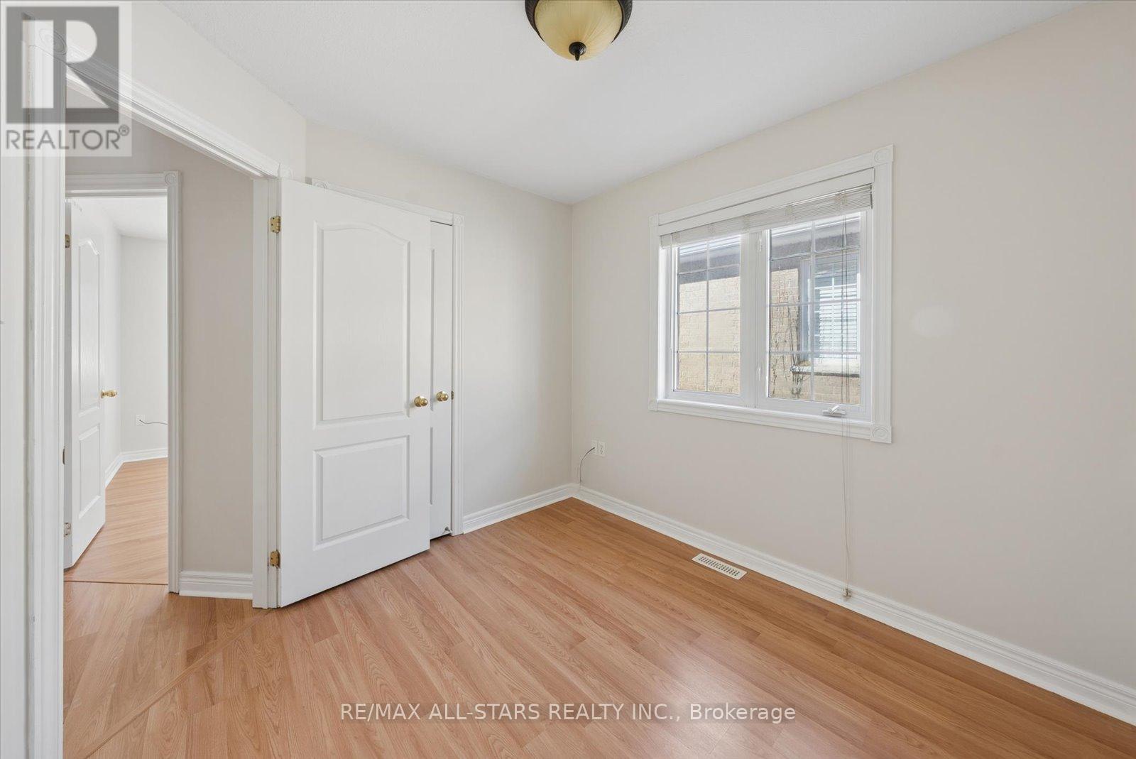 4 Smith Street, Bradford West Gwillimbury, Ontario  L3Z 3C9 - Photo 25 - N12908840