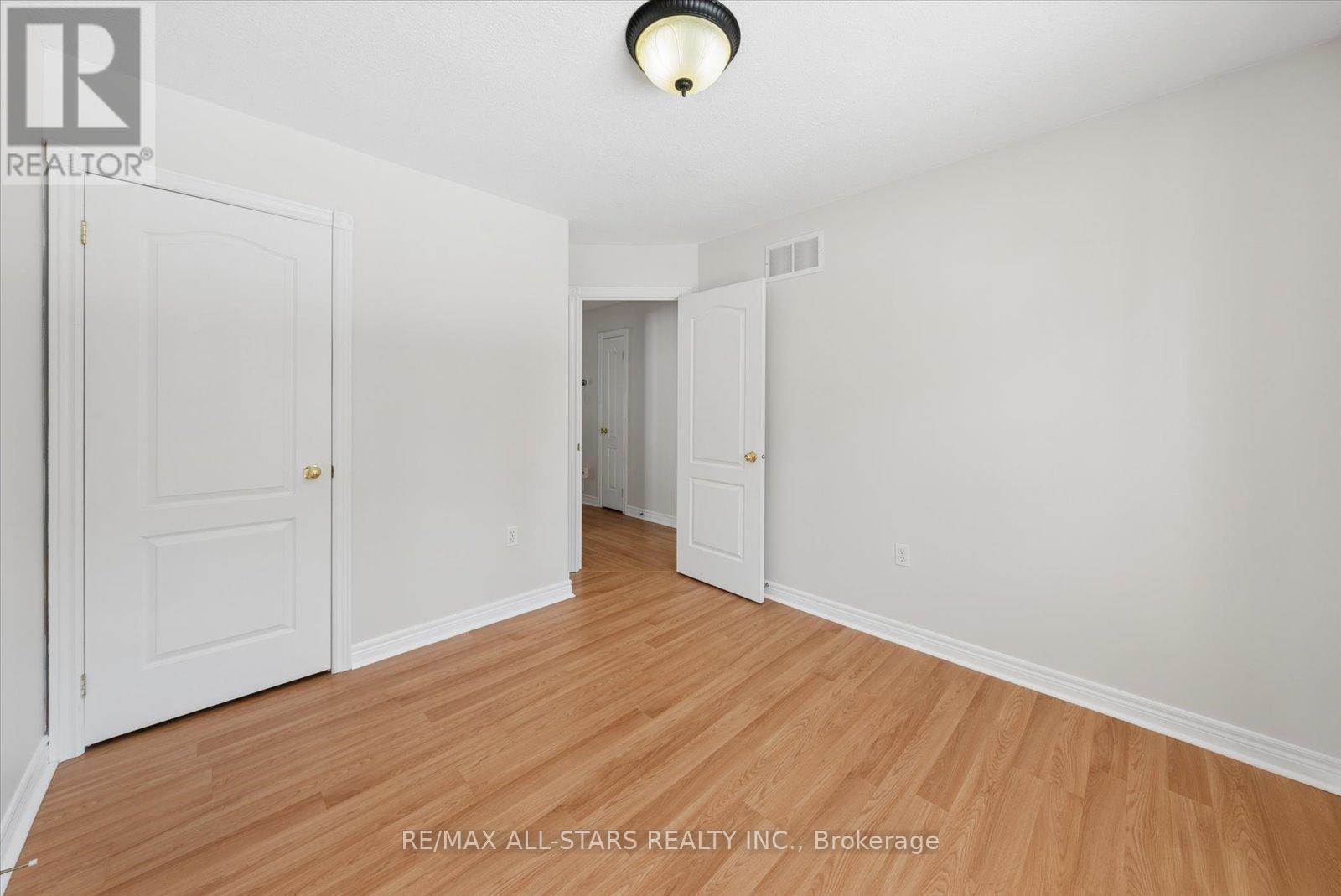 4 Smith Street, Bradford West Gwillimbury, Ontario  L3Z 3C9 - Photo 28 - N12908840