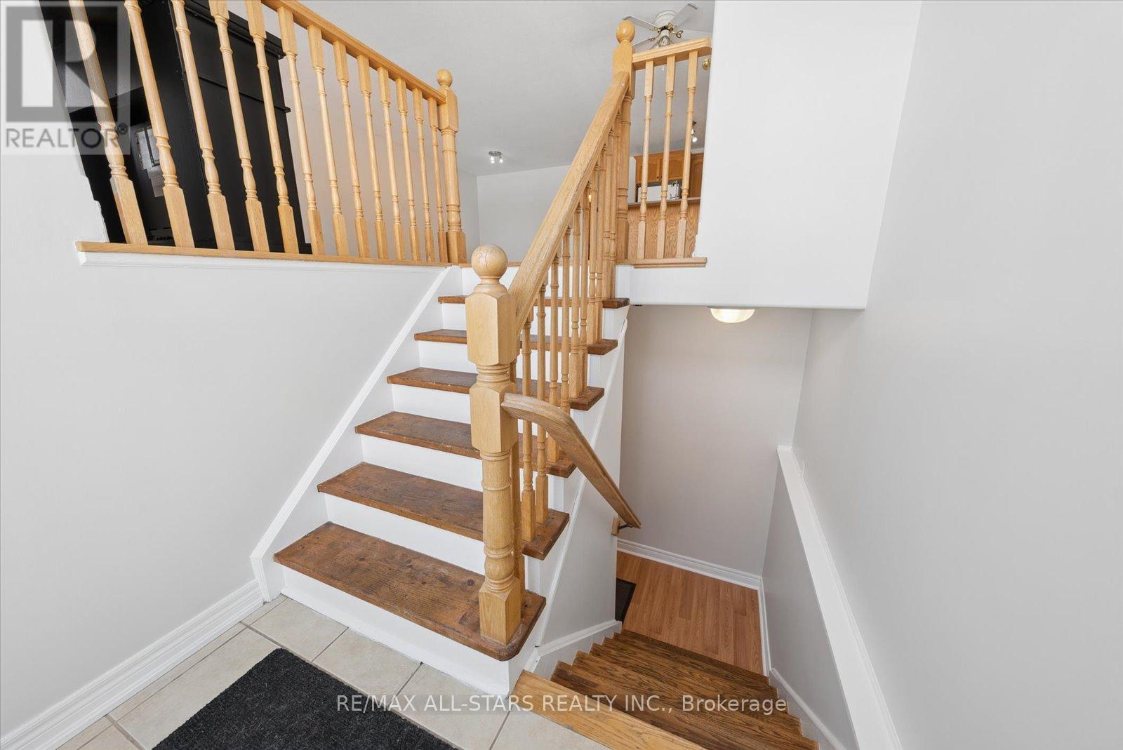 4 Smith Street, Bradford West Gwillimbury, Ontario  L3Z 3C9 - Photo 4 - N12908840