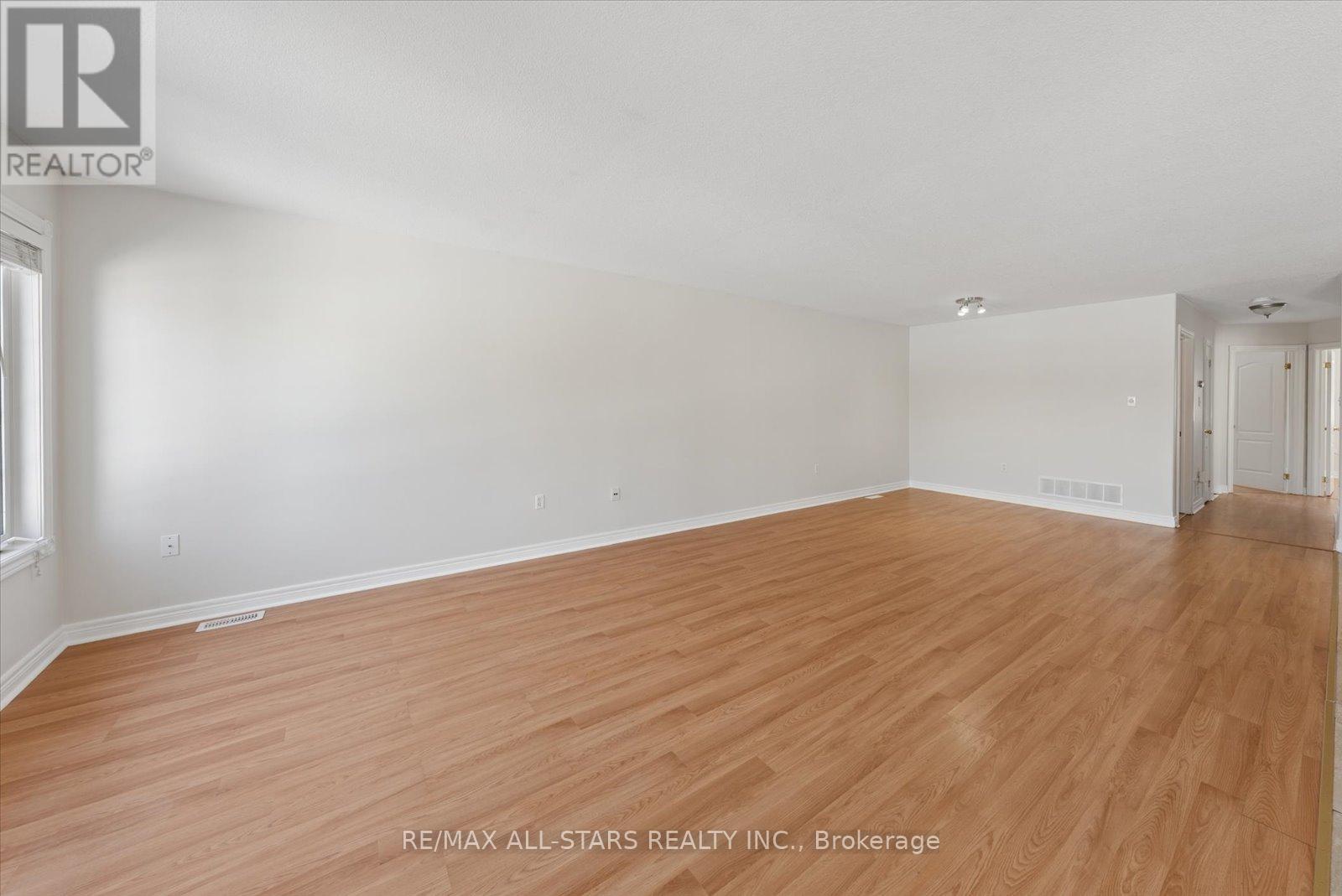 4 Smith Street, Bradford West Gwillimbury, Ontario  L3Z 3C9 - Photo 9 - N12908840