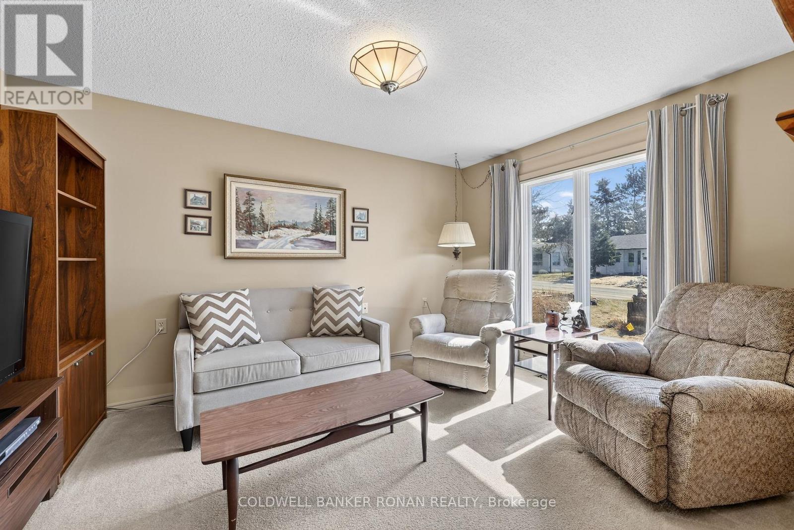 4 Tecumseth Pine Drive, New Tecumseth, Ontario  L0G 1W0 - Photo 5 - N12908848