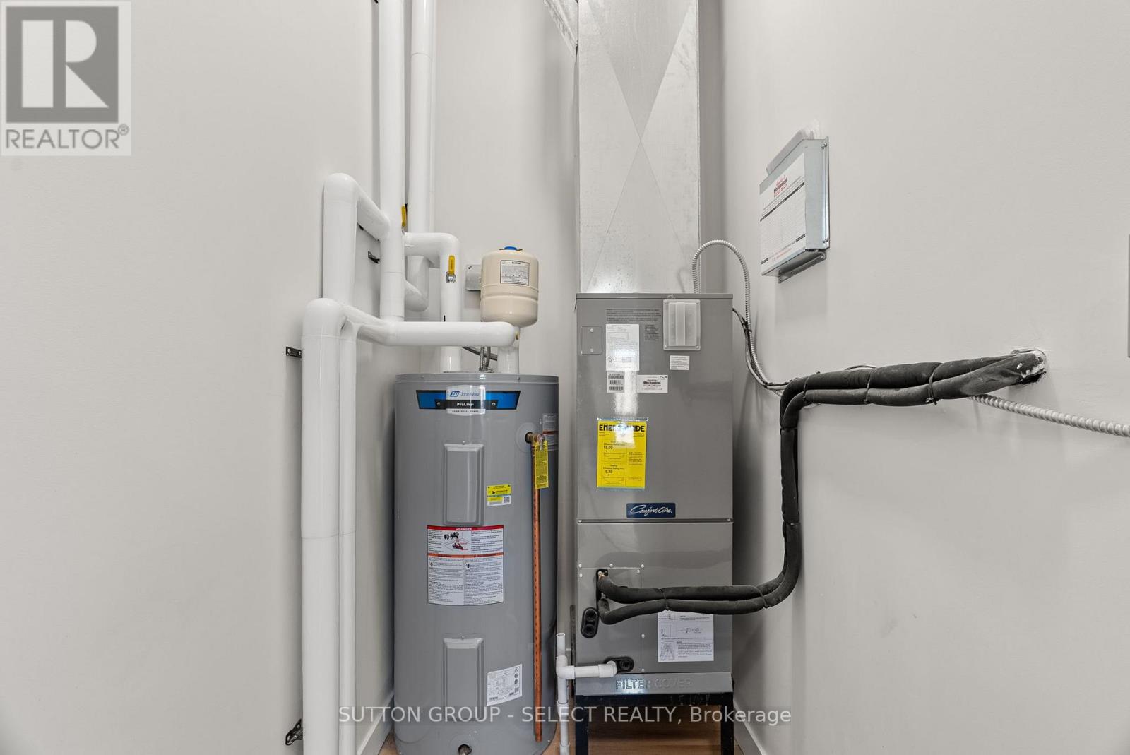 Photo 18 of 44 for 370 William Street