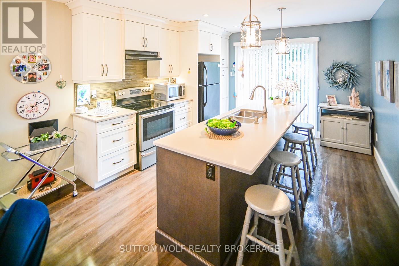 Photo 10 of 36 for 6 - 295 Mogg Street