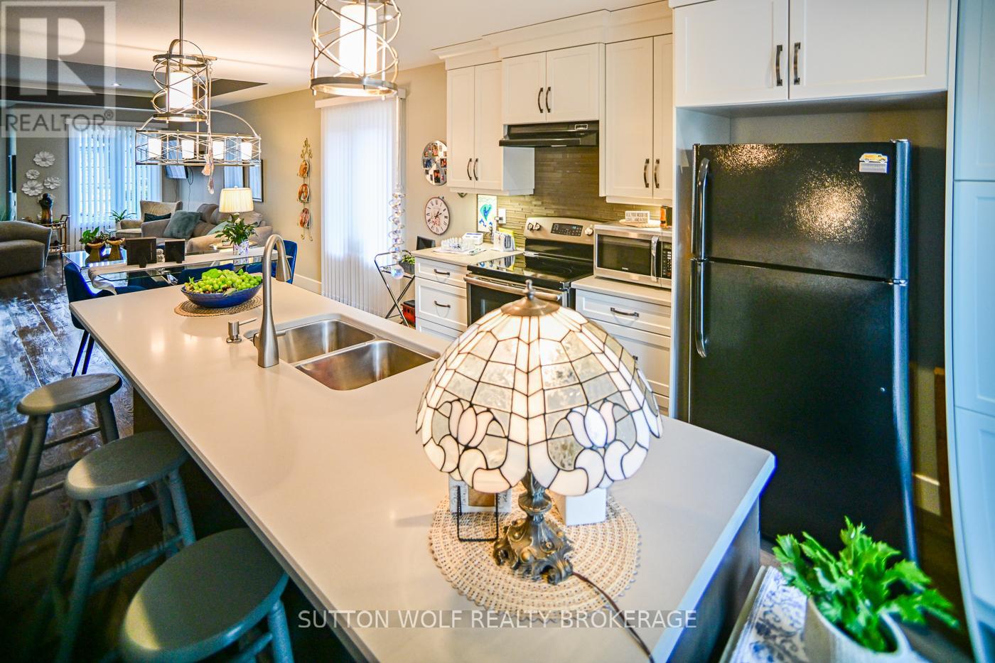 Photo 12 of 36 for 6 - 295 Mogg Street