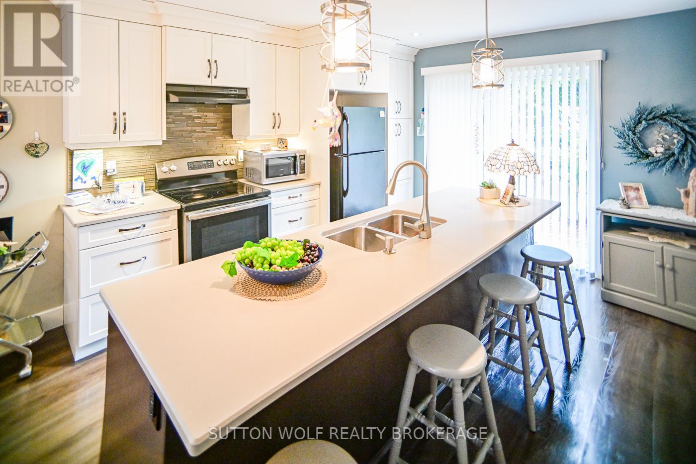 Photo 14 of 36 for 6 - 295 Mogg Street