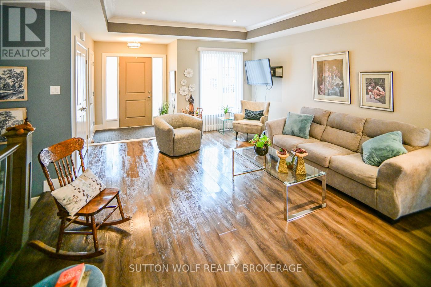 Photo 5 of 36 for 6 - 295 Mogg Street