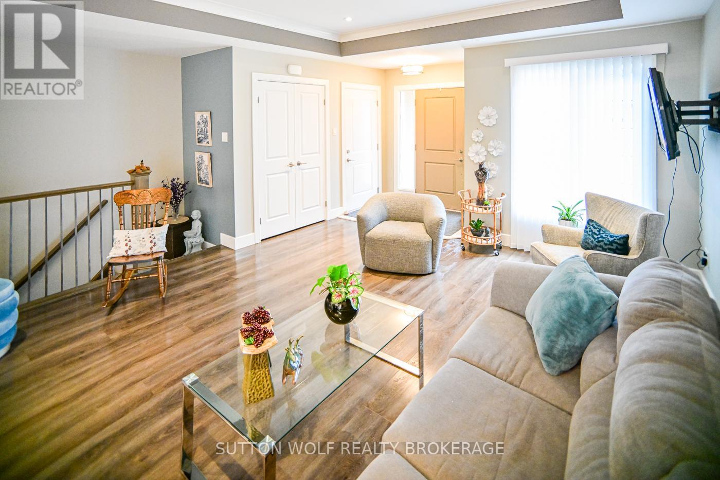 Photo 9 of 36 for 6 - 295 Mogg Street