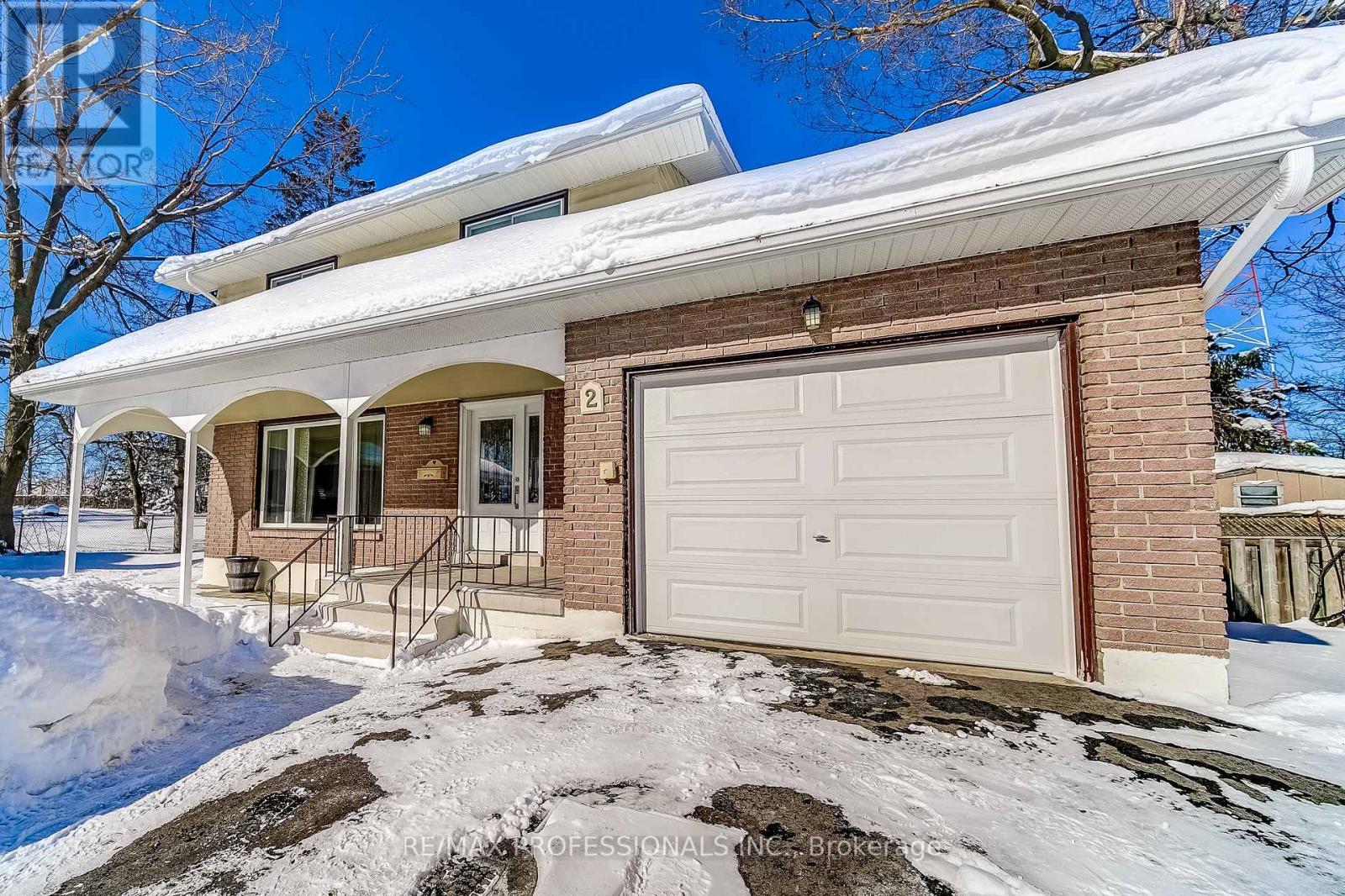 2 Agnes Street, Barrie (Wellington), Ontario  L4M 2S2 - Photo 4 - S12908606