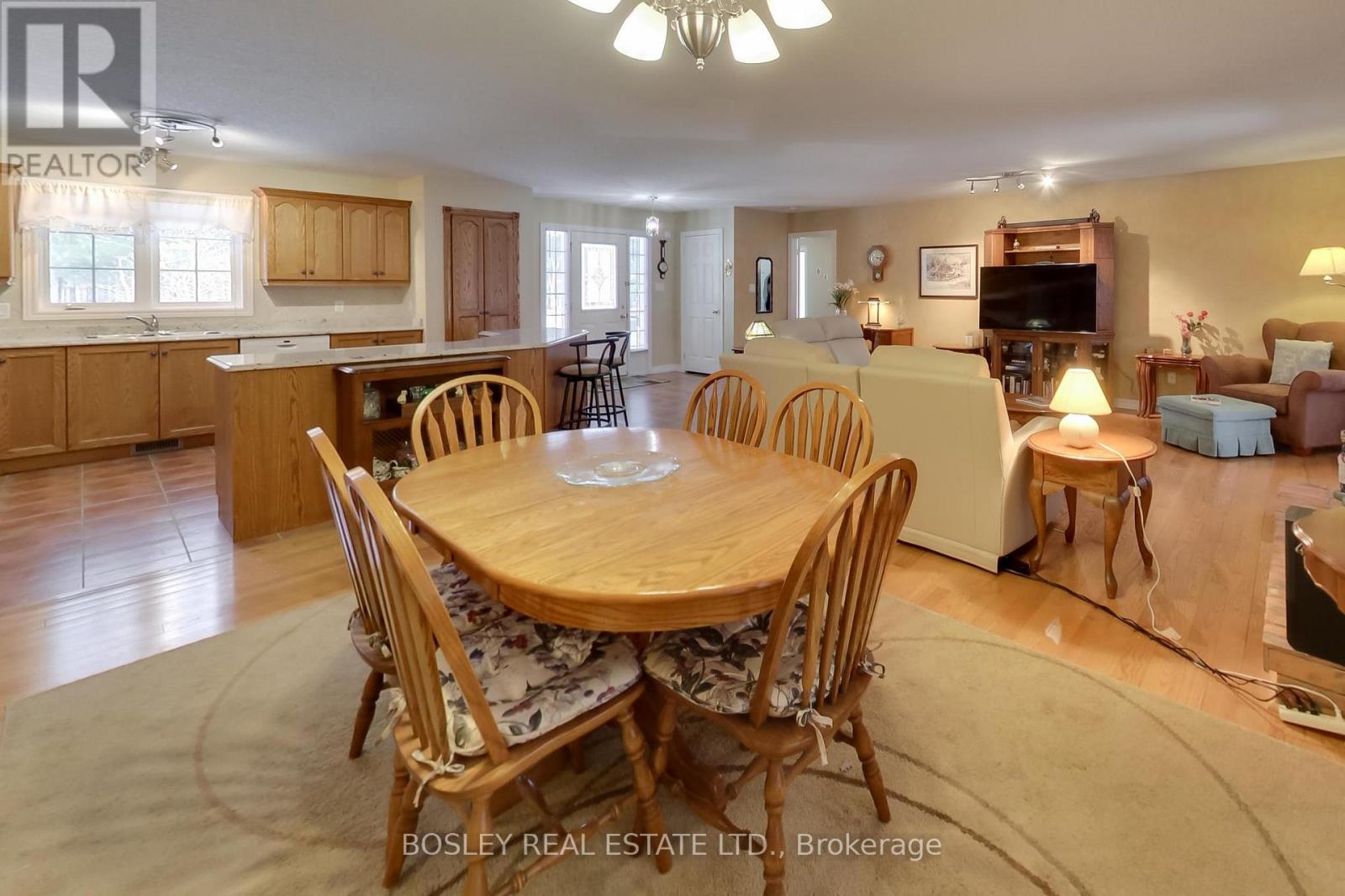 39 Martyn Drive, Wasaga Beach, Ontario  L9Z 1N6 - Photo 11 - S12908722