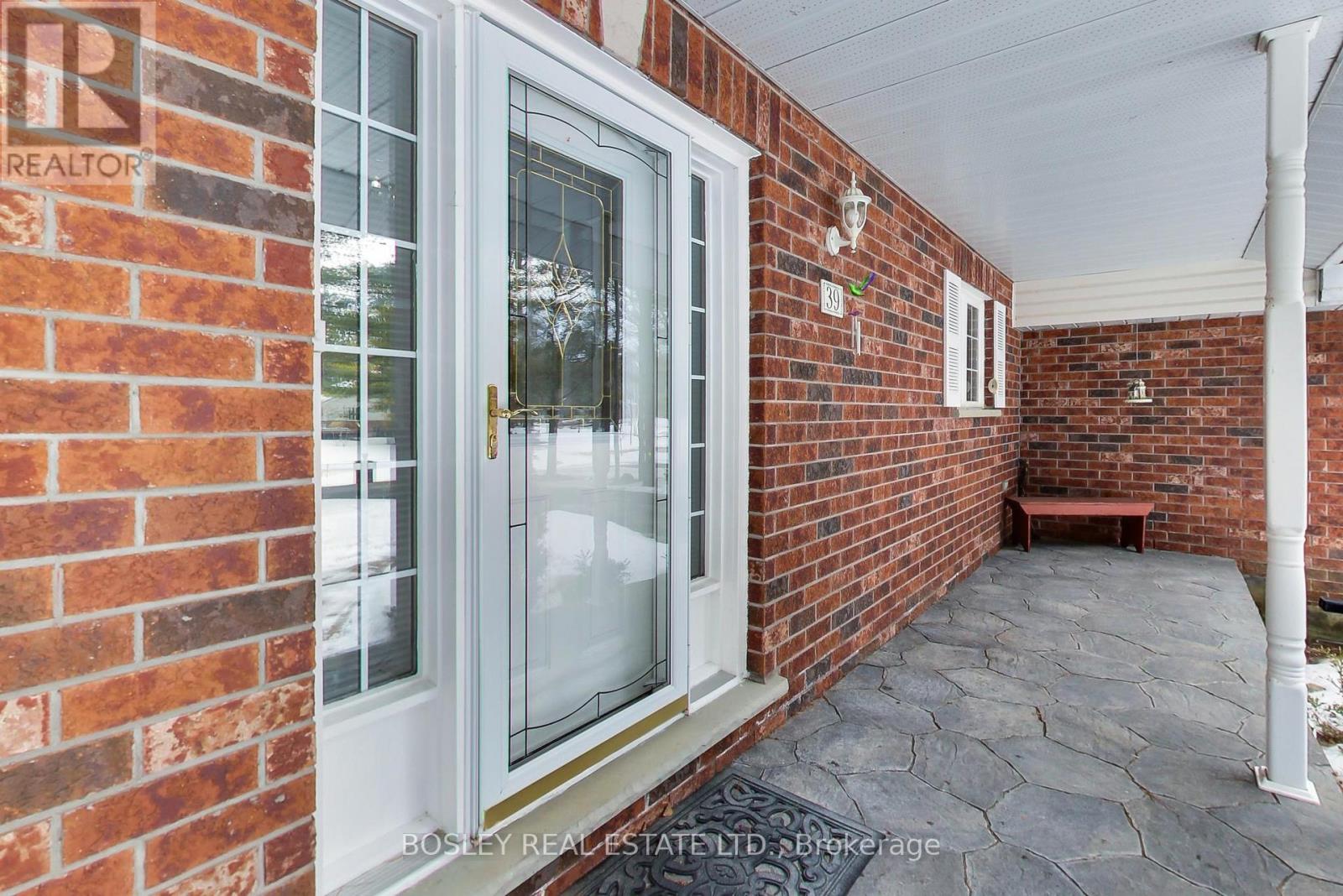 39 Martyn Drive, Wasaga Beach, Ontario  L9Z 1N6 - Photo 3 - S12908722