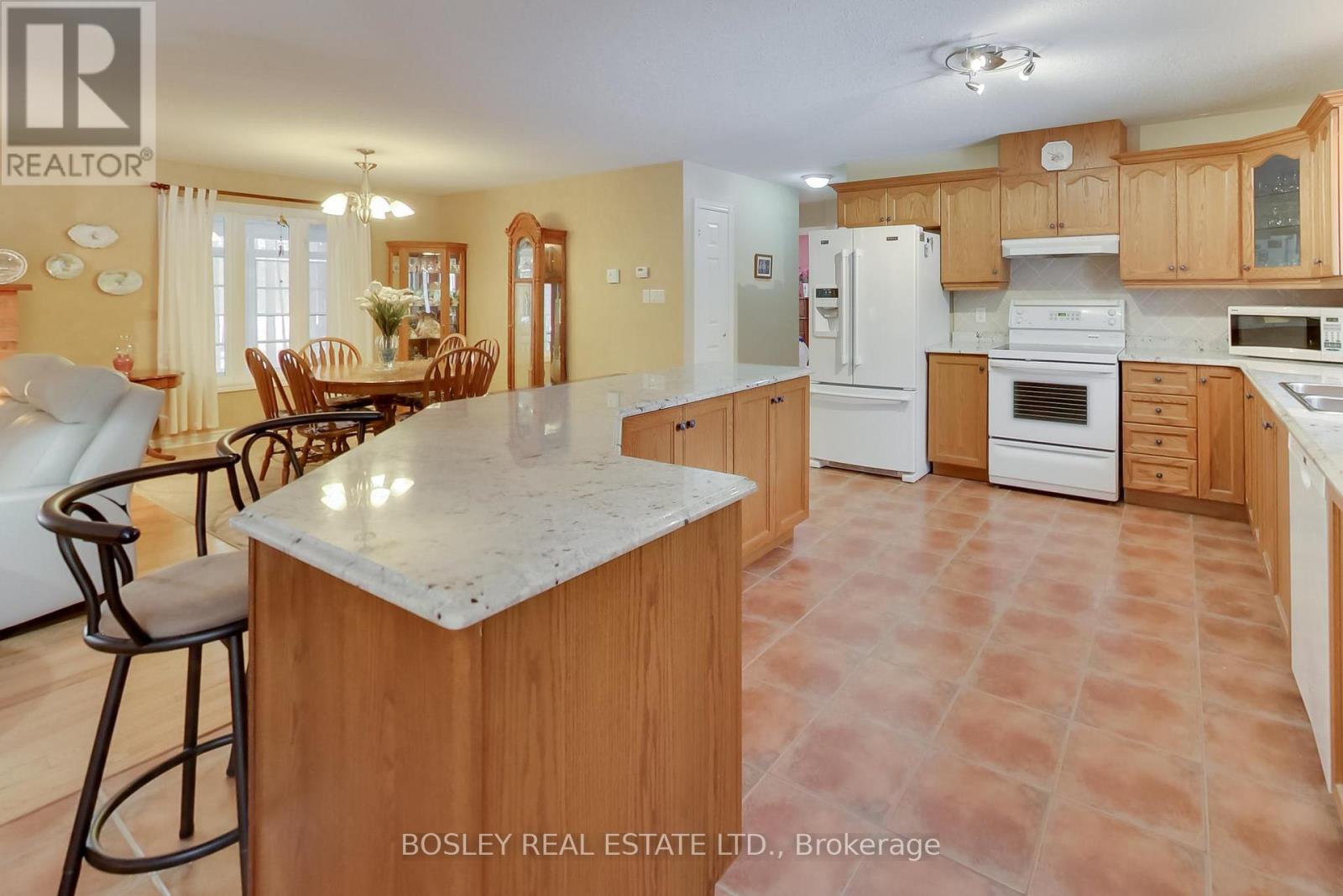 39 Martyn Drive, Wasaga Beach, Ontario  L9Z 1N6 - Photo 7 - S12908722