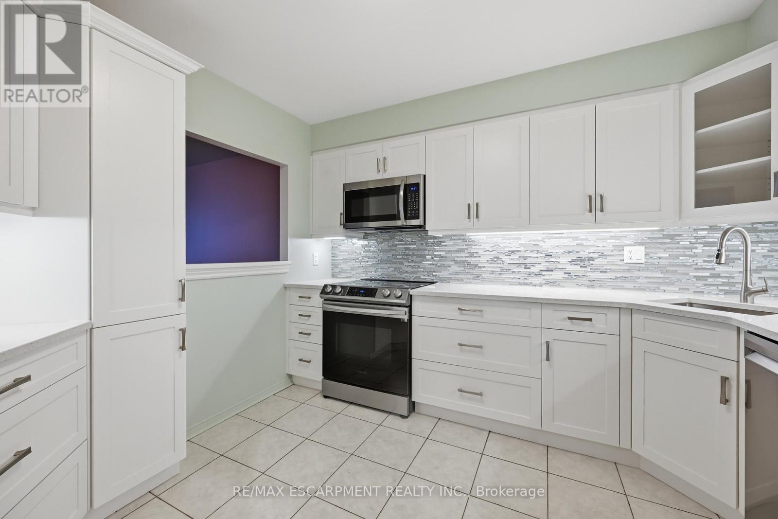 808 - 1270 Maple Crossing Boulevard, Burlington, Ontario  L7S 2J3 - Photo 4 - W12906474