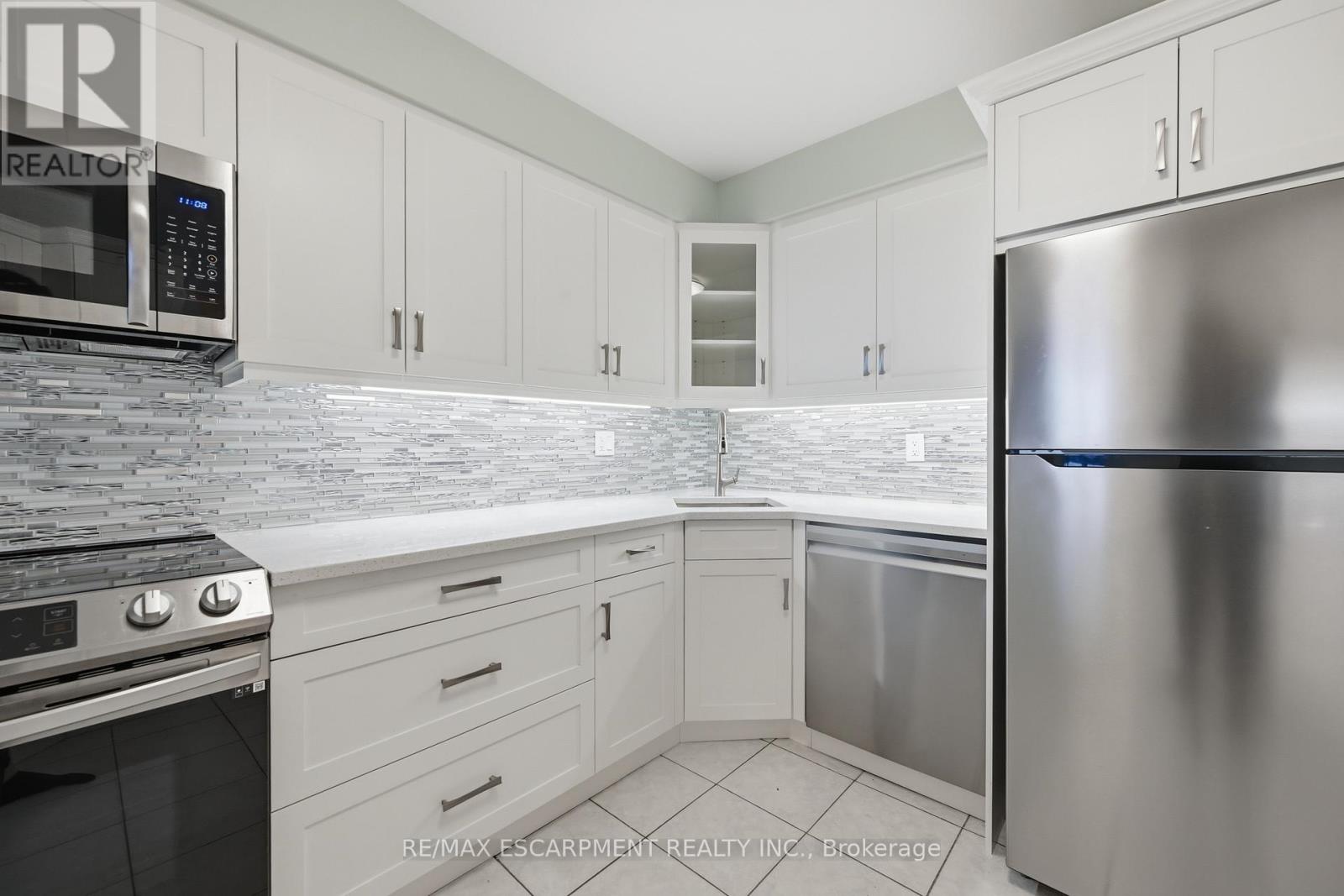 808 - 1270 Maple Crossing Boulevard, Burlington, Ontario  L7S 2J3 - Photo 7 - W12906474