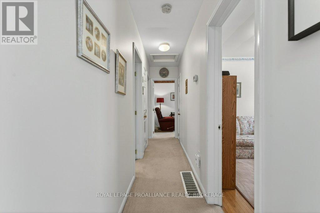 28 Pember Place, Kingston, Ontario  K7M 2P7 - Photo 16 - X12908608