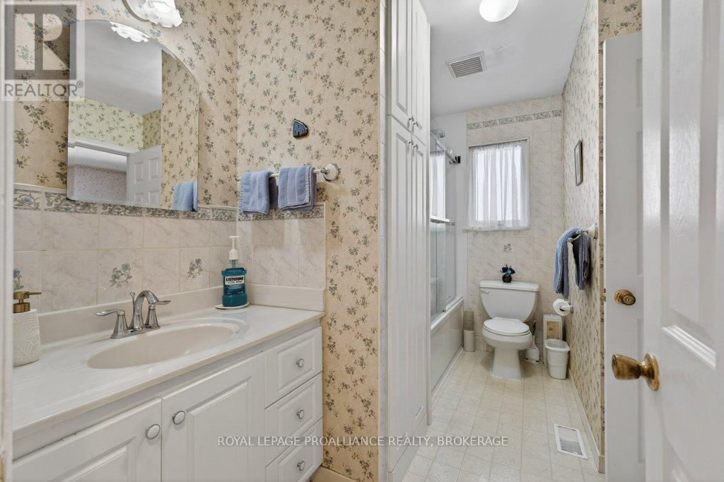 28 Pember Place, Kingston, Ontario  K7M 2P7 - Photo 19 - X12908608