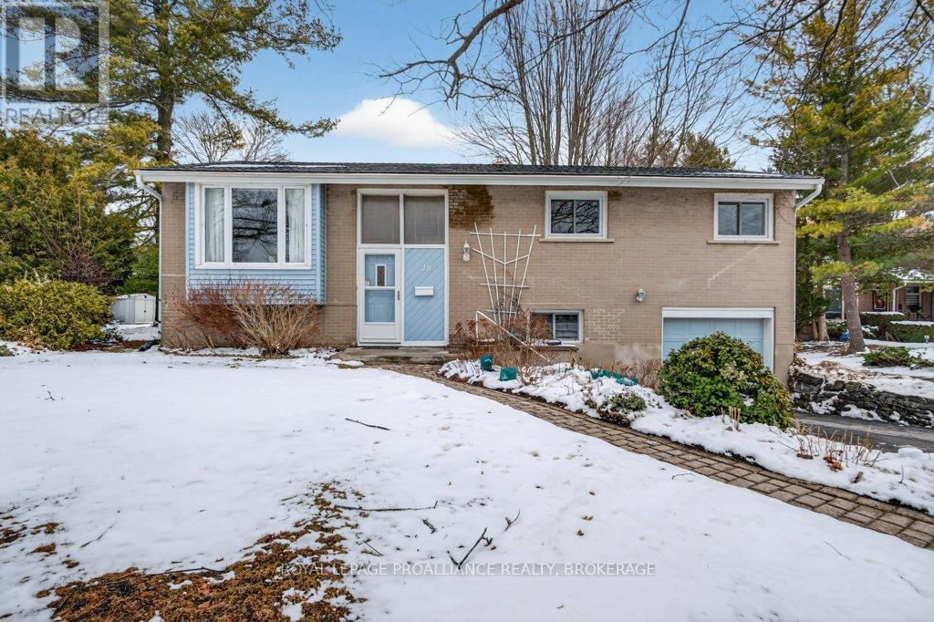 28 Pember Place, Kingston, Ontario  K7M 2P7 - Photo 2 - X12908608