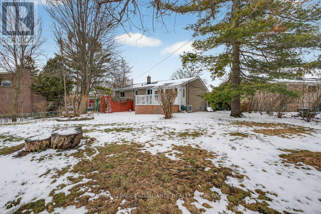28 Pember Place, Kingston, Ontario  K7M 2P7 - Photo 30 - X12908608