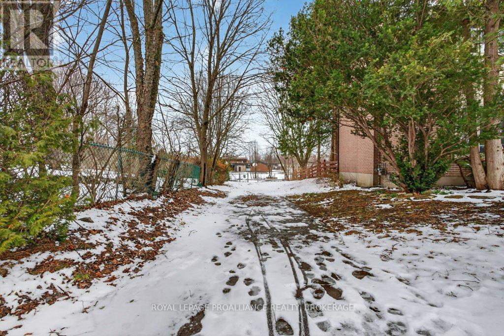 28 Pember Place, Kingston, Ontario  K7M 2P7 - Photo 35 - X12908608