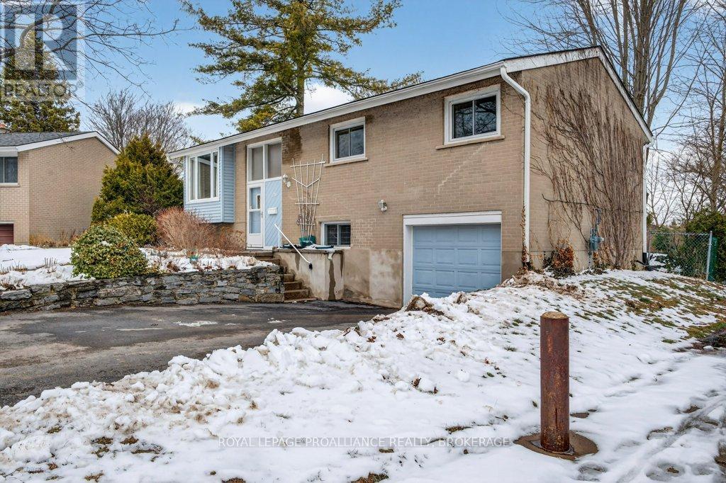 28 Pember Place, Kingston, Ontario  K7M 2P7 - Photo 4 - X12908608