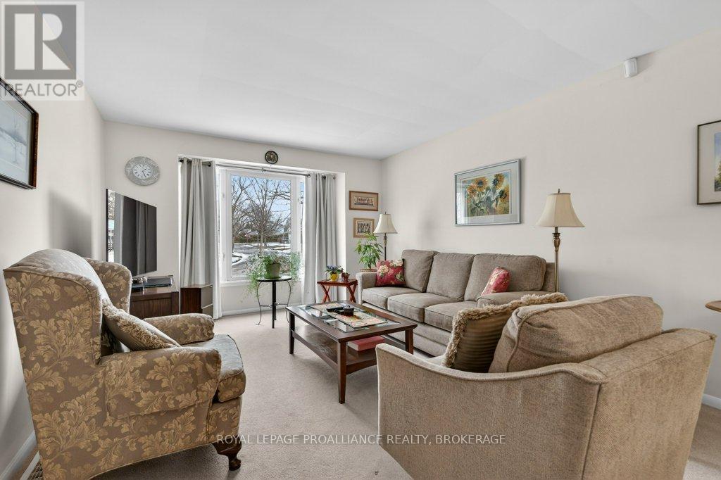 28 Pember Place, Kingston, Ontario  K7M 2P7 - Photo 6 - X12908608