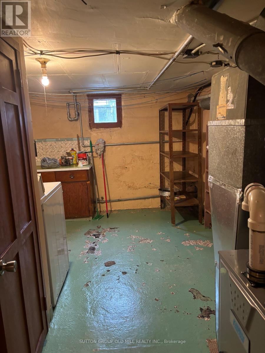 14 Ashmore Avenue, Toronto, Ontario  M8Z 4C4 - Photo 32 - W12908528