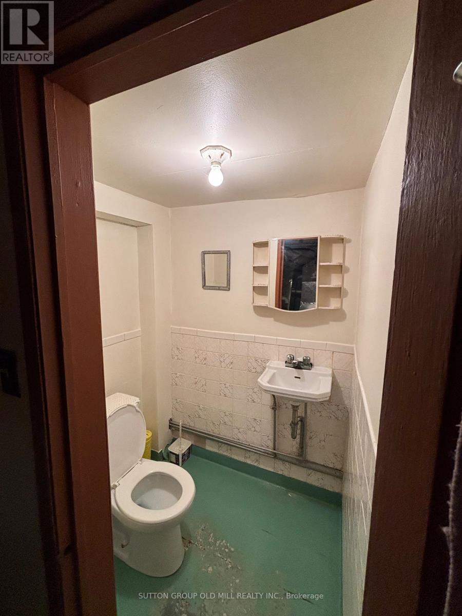 14 Ashmore Avenue, Toronto, Ontario  M8Z 4C4 - Photo 35 - W12908528