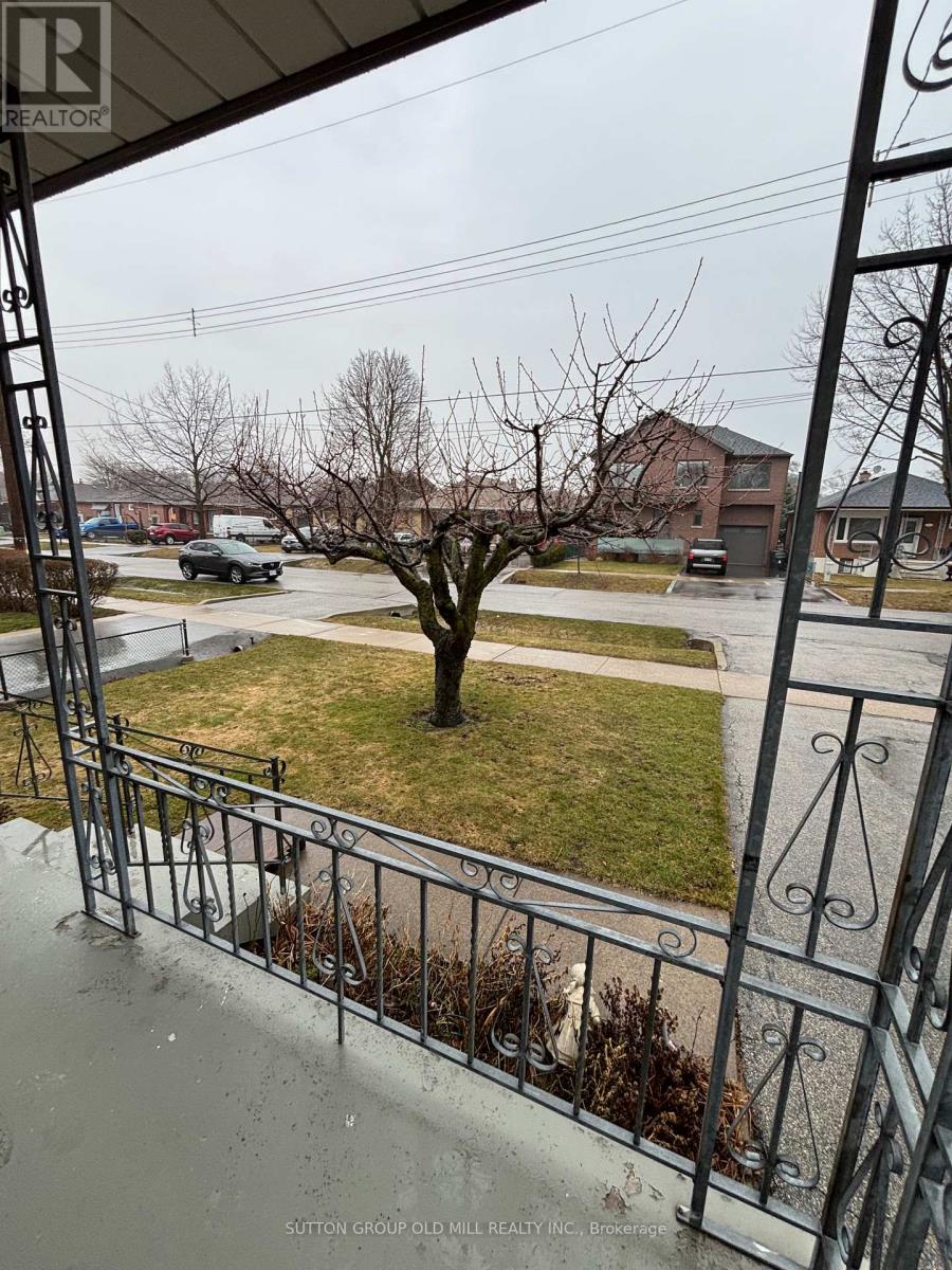 14 Ashmore Avenue, Toronto, Ontario  M8Z 4C4 - Photo 4 - W12908528