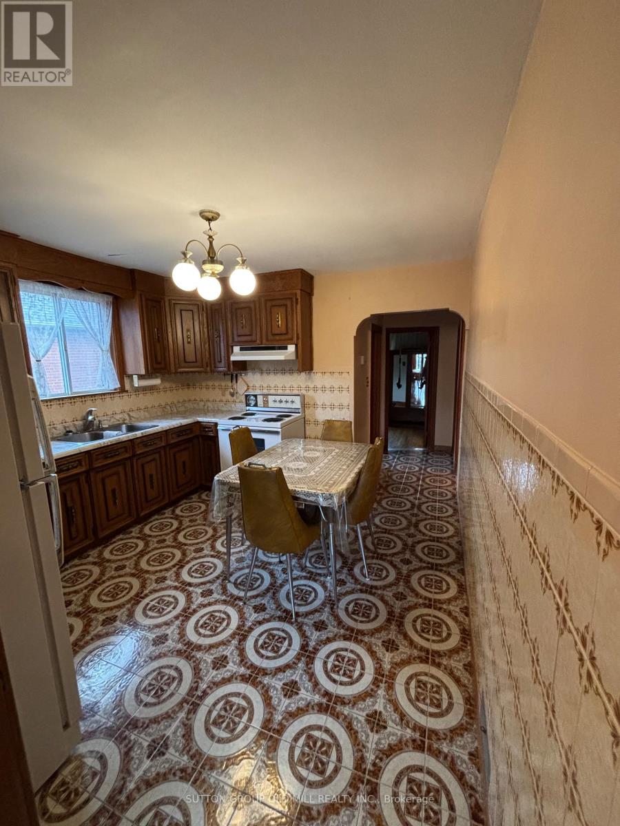 14 Ashmore Avenue, Toronto, Ontario  M8Z 4C4 - Photo 7 - W12908528